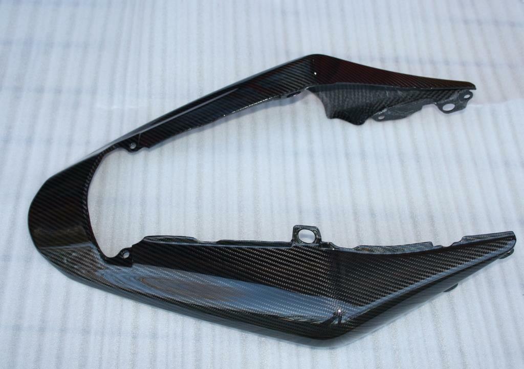 Coque arriere Suzuki GSR 600 carbone brillant carenage arriere moto