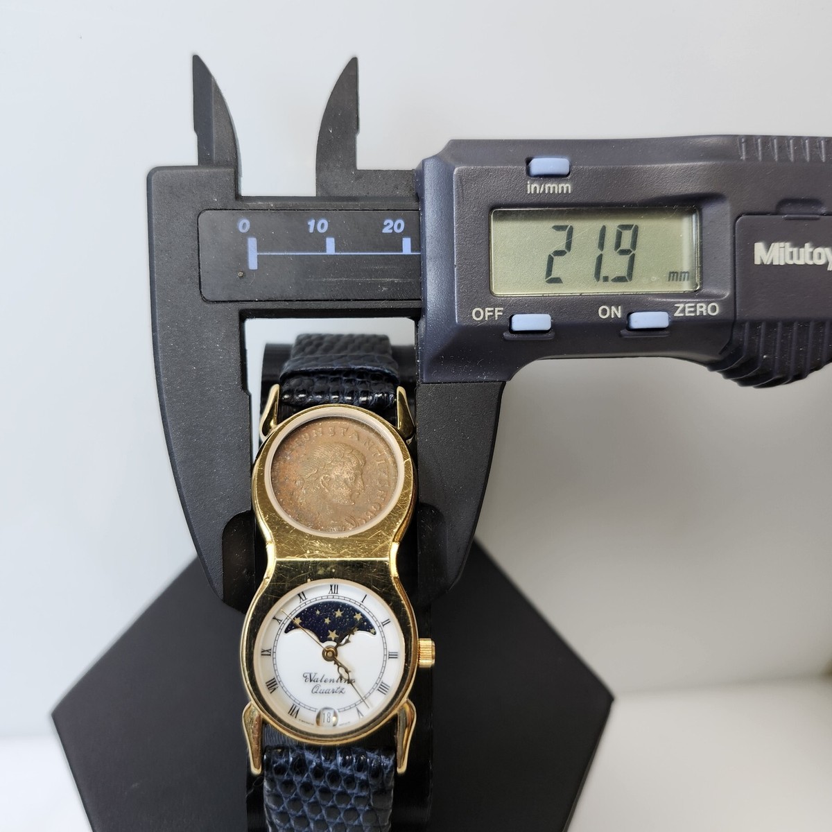 Vincenzo Valentino 三角時計 ポストモダン Space Age Valentino 8829 Moon Phase Vintage Rare Women's Watch Constantinus