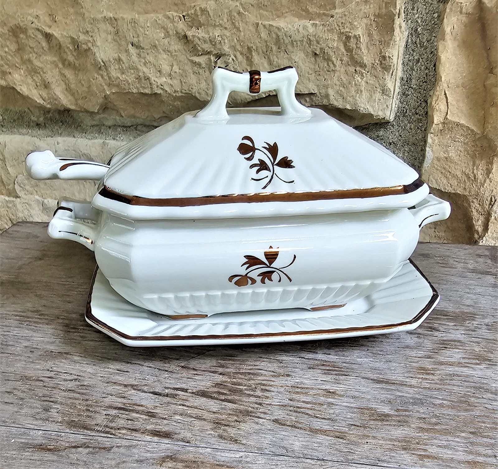 Red Cliff Tea Leaf Small Gravy Tureen Lidded Serving Dish with Ladle Ironstone