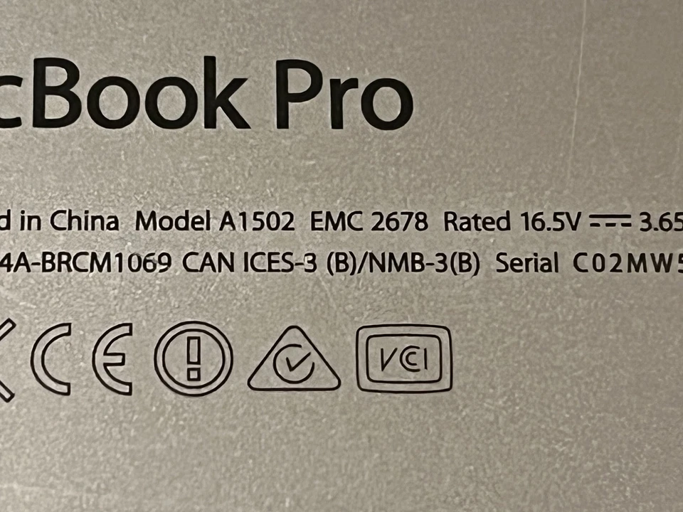 Macbook Pro de 13" finales de 2013 A1502 ciclos de batería baja excelente estado Foto 3 de 4