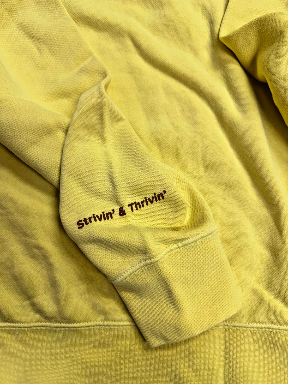 Nestle Nesquik Rabbit Yellow Sweatshirt Sweater Chocolate Milk Collectors Sz XL