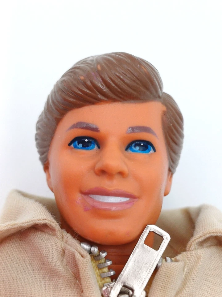 KEN MATTEL VINTAGE MADE IN MALAYSIA + OUTFIT DI FANTASIA - Immagine 2 di 4