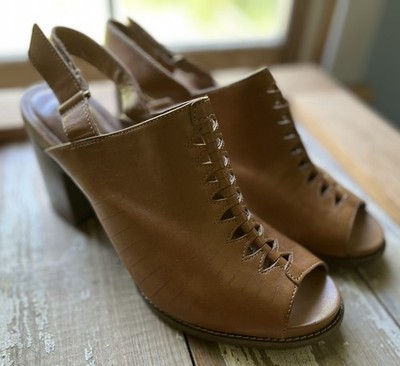 Clarks Sandals Women 10M Briatta Key Shoes Brown Leather Block Heel Slingback