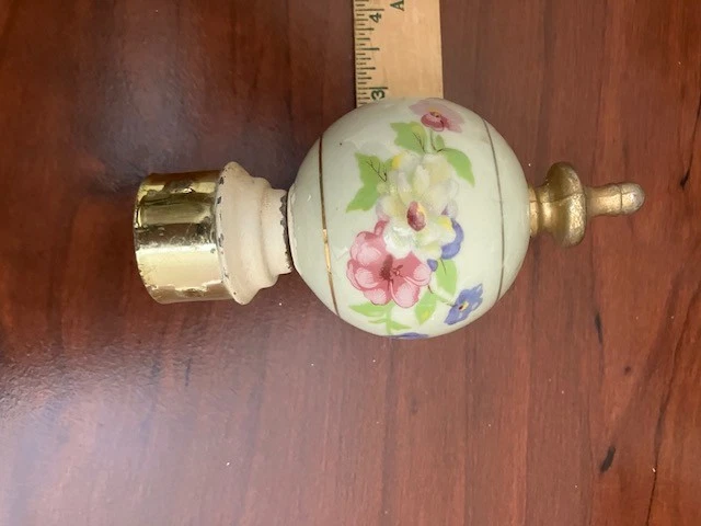 Juego de 8 remates de poste de cama vintage de latón cerámico de porcelana Foto 2 de 3