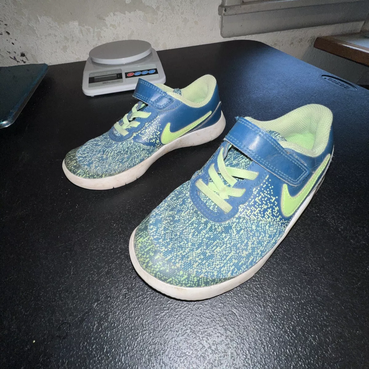 Flex contact sneaker sale