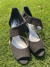 Coach And Four Solid Black “DRINA” Wrap Shoes Back Zip Snake Skin Accent Sz 8