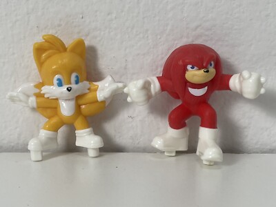 Lot of 2 Sonic the Hedgehog Cake Topper Figures - Knuckles & Tails 2''