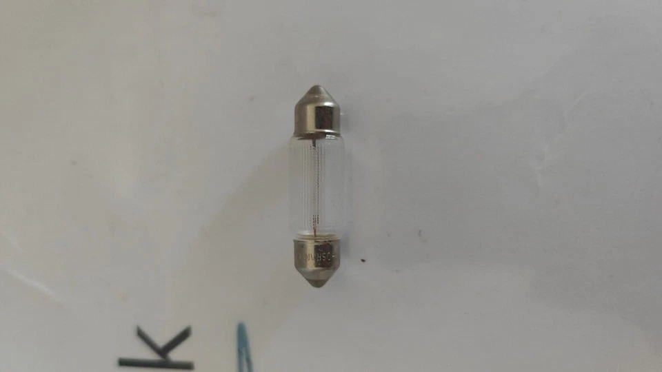 ampoule navette 7w 12v référence 7703097183 - Photo 1/1