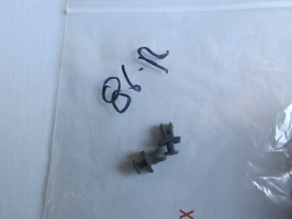 Sujetador de moldura de pilar para Nissan 300ZX B - lado del pasajero azul 1984-1989 Foto 2 de 2