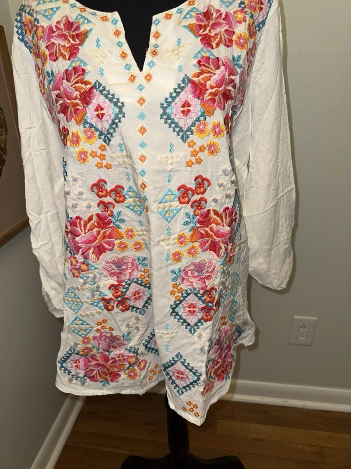 Savanna Jane NWT embroidered Aztec V-neck tunic top Size 1X white Boho western - Image 3 of 4