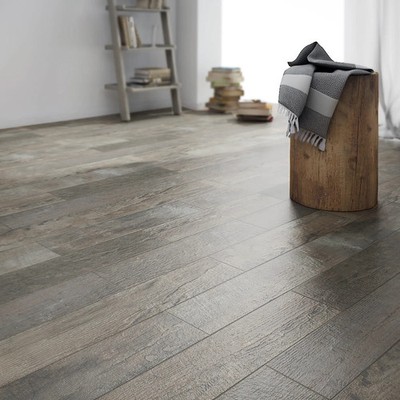 Vinylboden Amtico Spacia Rauchholz 1219,2 mm x 184,2 mm Packung = 1,34 qm.
