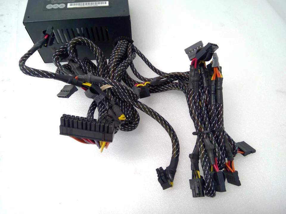 Enermax RevolutionDUO 700W ERD700AWL-F 80+ Gold Full Modular Power Supply - Image 4 of 4