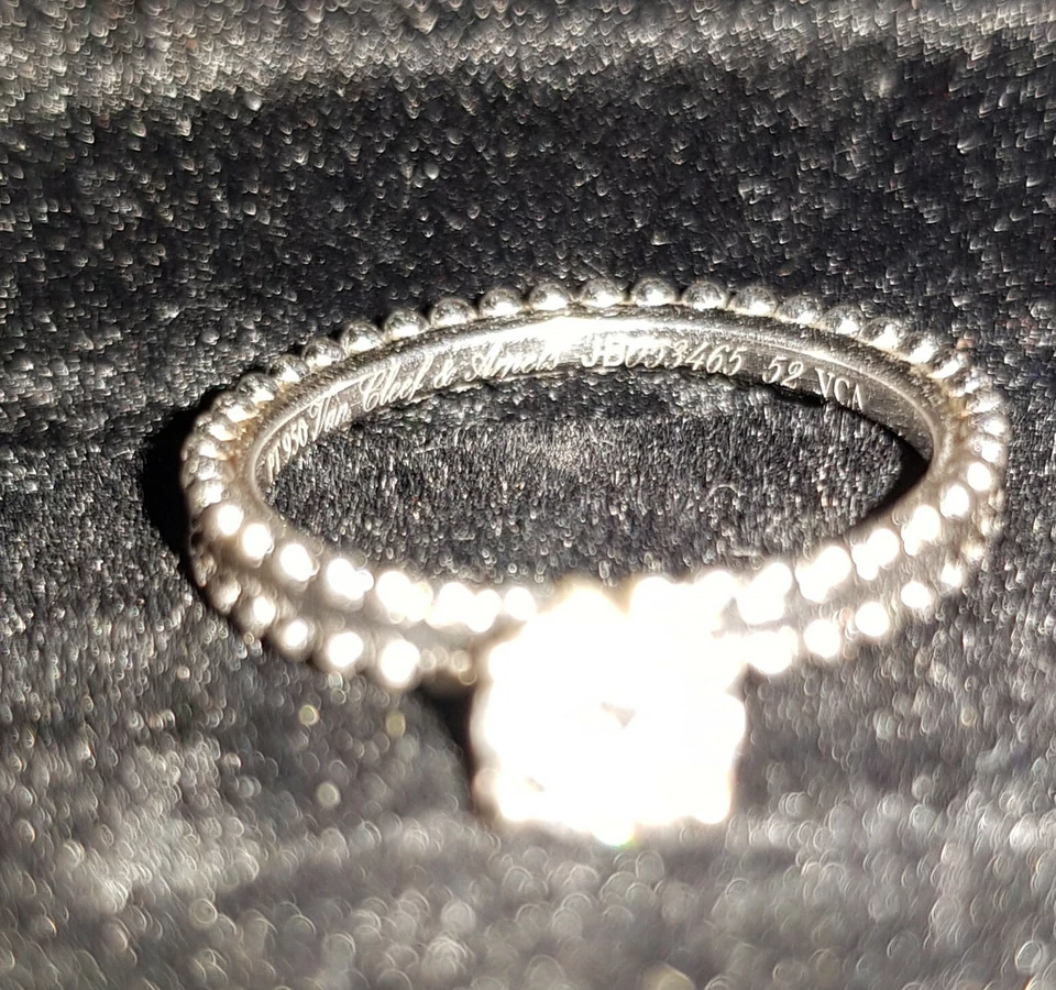 Anillo de diamantes naturales de platino Estelle Perlee color E VVS2 Van Cleef & Arpels Foto 4 de 4