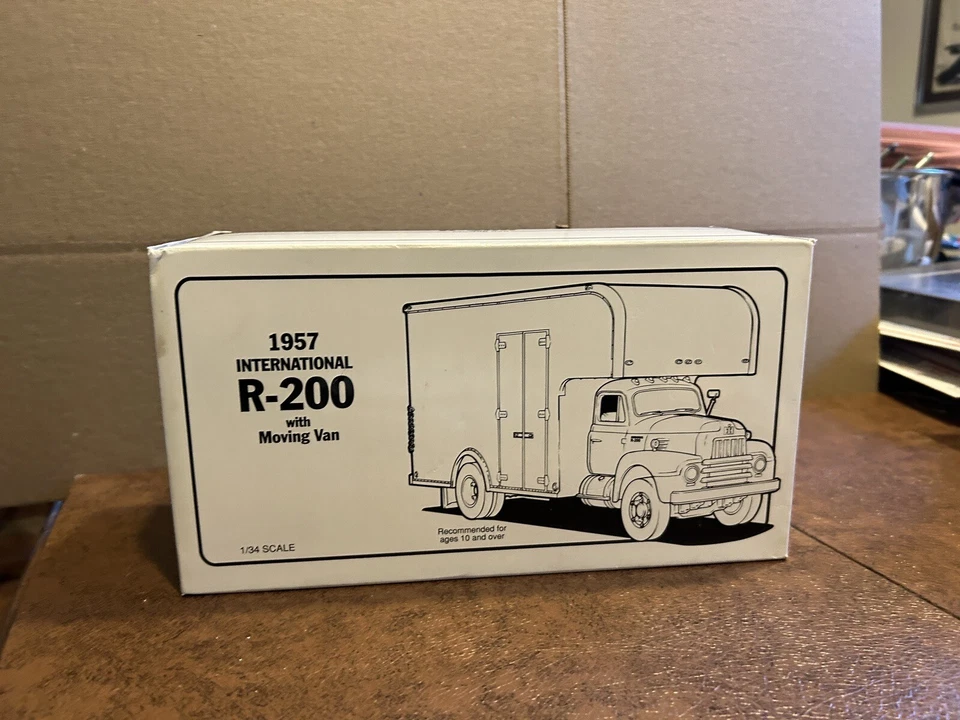 FIRST GEAR 1960 B-61 MACK VAN TRUCK J LEVY & SONS #19-1971 比例 1/34 全新带盒 — 第 2/3 张图片