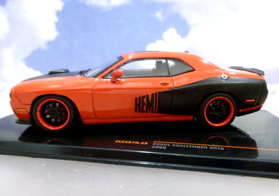 IXO 1/43 DIECAST 2009 DODGE CHALLENGER SRT8 ''HEMI'' RED & BLACK CLC597