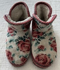 MUK LUKS Womens Bootie Slippers Medium 7-8 Floral Rose Cross-stitch Knit