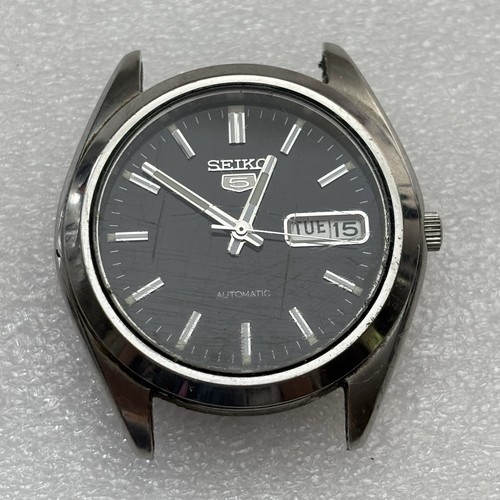 Broken Vintage Seiko 5 Automatic 7S26-0440 Black Dial Day/Date Men’s Watch