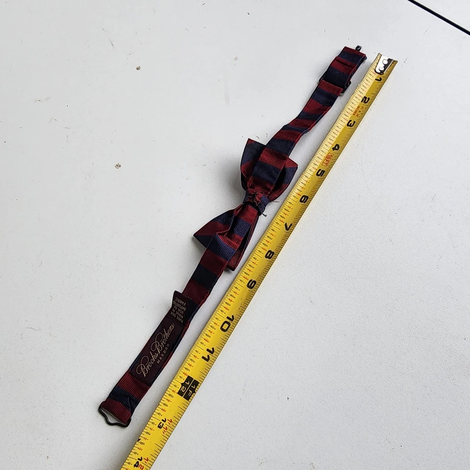 Pajarita Brooks Brothers niño azul marino rayas borgoña 100 % seda ajustable  Foto 4 de 4