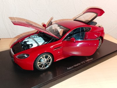 1:18 Aston Martin V12 VANTAGE Bj 2010 * AUTOart * Farbe: Rot Metallic * NEU OVP 