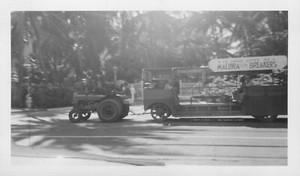 1944 WWII sailor 's Hawaii Photo Waikiki tractor Bus to Maluhia & Breakers