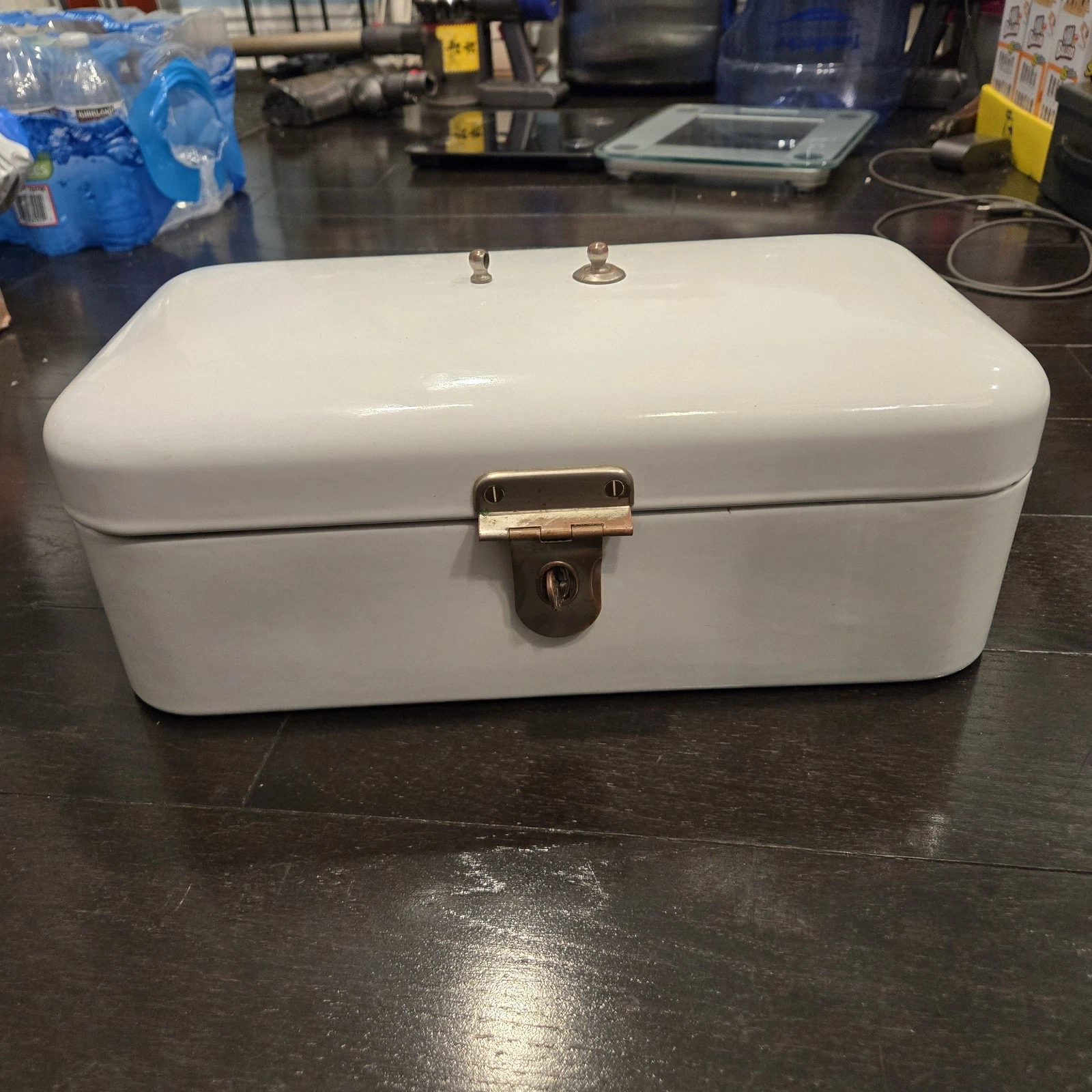 Antique GERMANY White Enamel Brass Handle BIG vented BREAD Bin BOX Pre-owned
Opens in a new window o