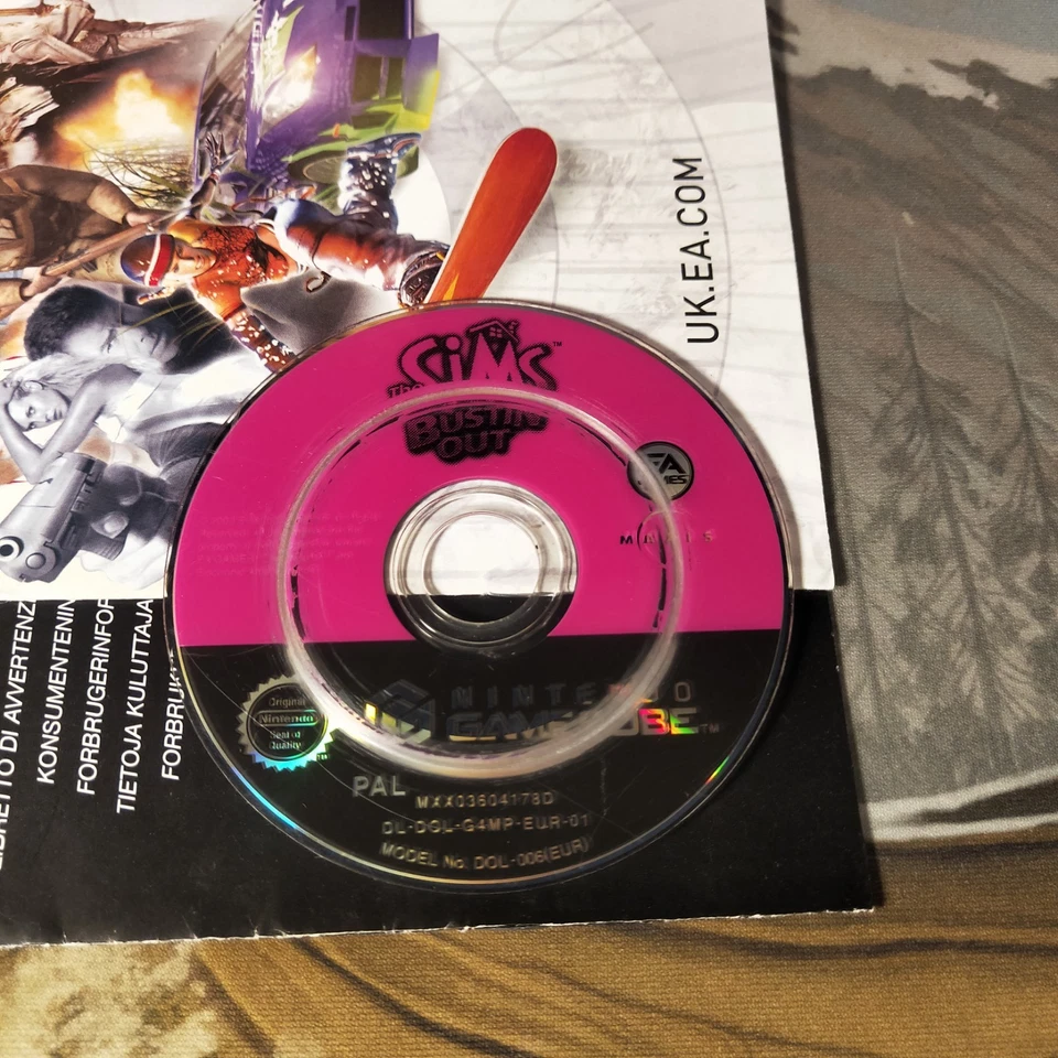The Sims Bustin’ Out Nintendo Gamecube PAL COMBINE POSTAGE Black Label - Image 2 of 4