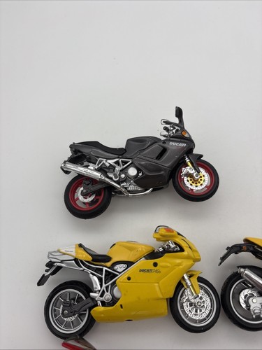 Mastio 1/18 Ducati Motorcycle Collection 5 Bikes 999s 996 749s ST4S Red Yellow - Picture 7 of 10