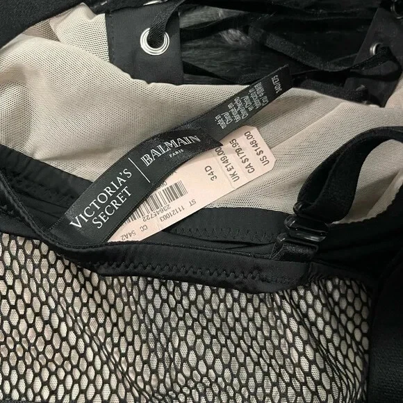 Body Victoria’s Secret 34D Balmain Fashion Show Foto 2 de 4