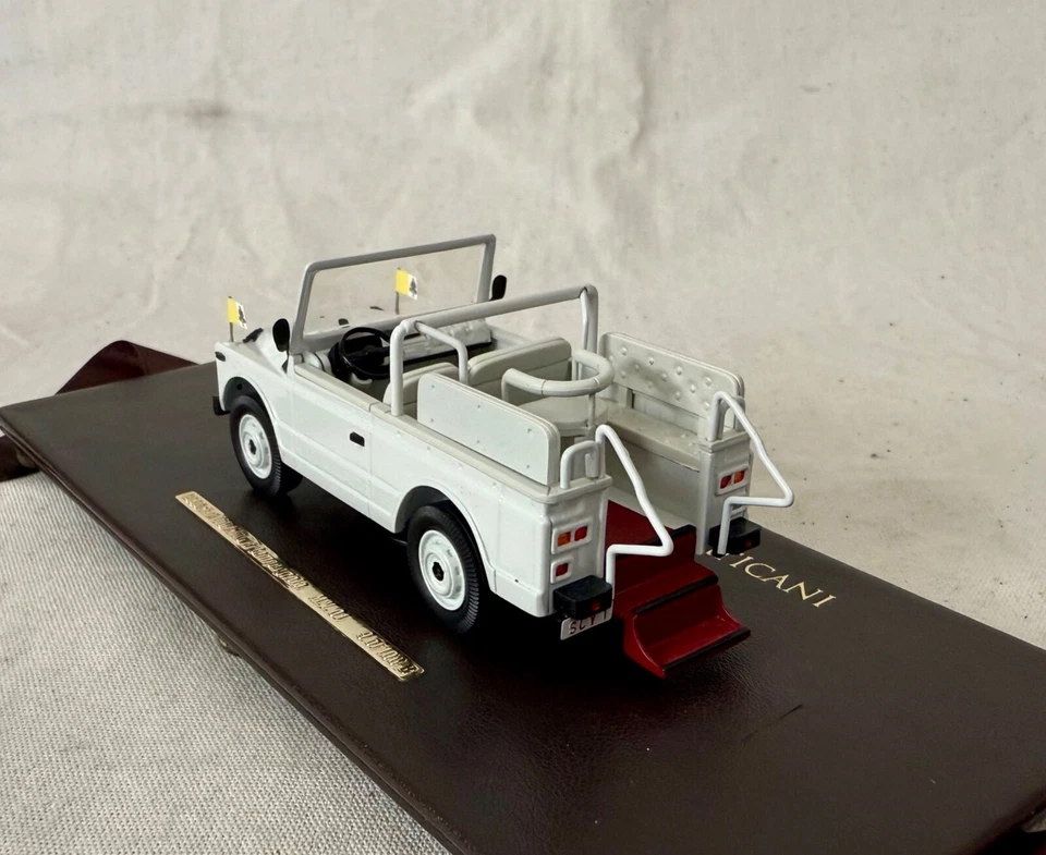 Brooklin Modelos 1980 Fiat 1107 Nuova Campagnola Colección Vaticano MV01 1/43 Foto 3 de 4