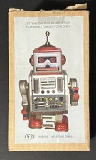 Retro Combe Wind-Up Wind-Up Robot With Key Tin Toy MS406
