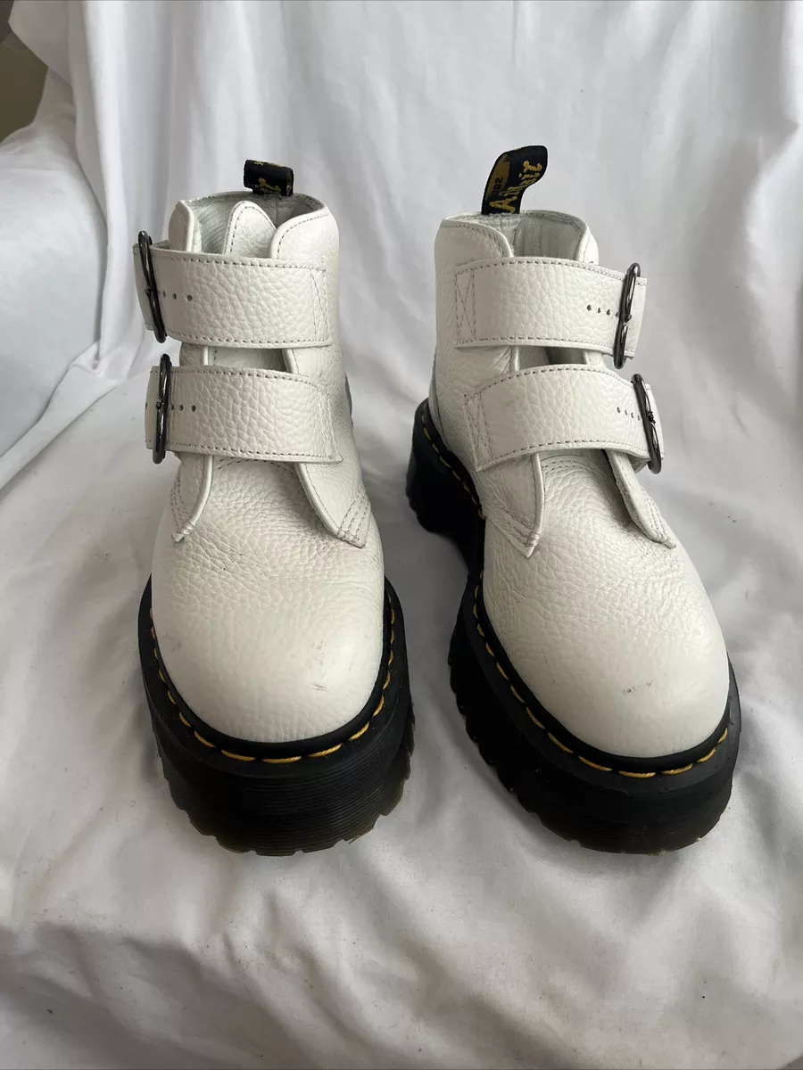 Dr martens with shop heart buckles