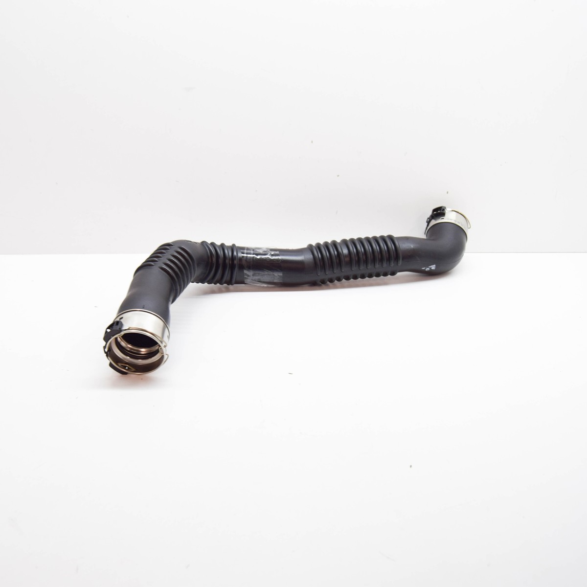 mari様　（C） MERCEDES-BENZ C W205 Linker Ladeluftkühlerschlauch A2055280300 NEU