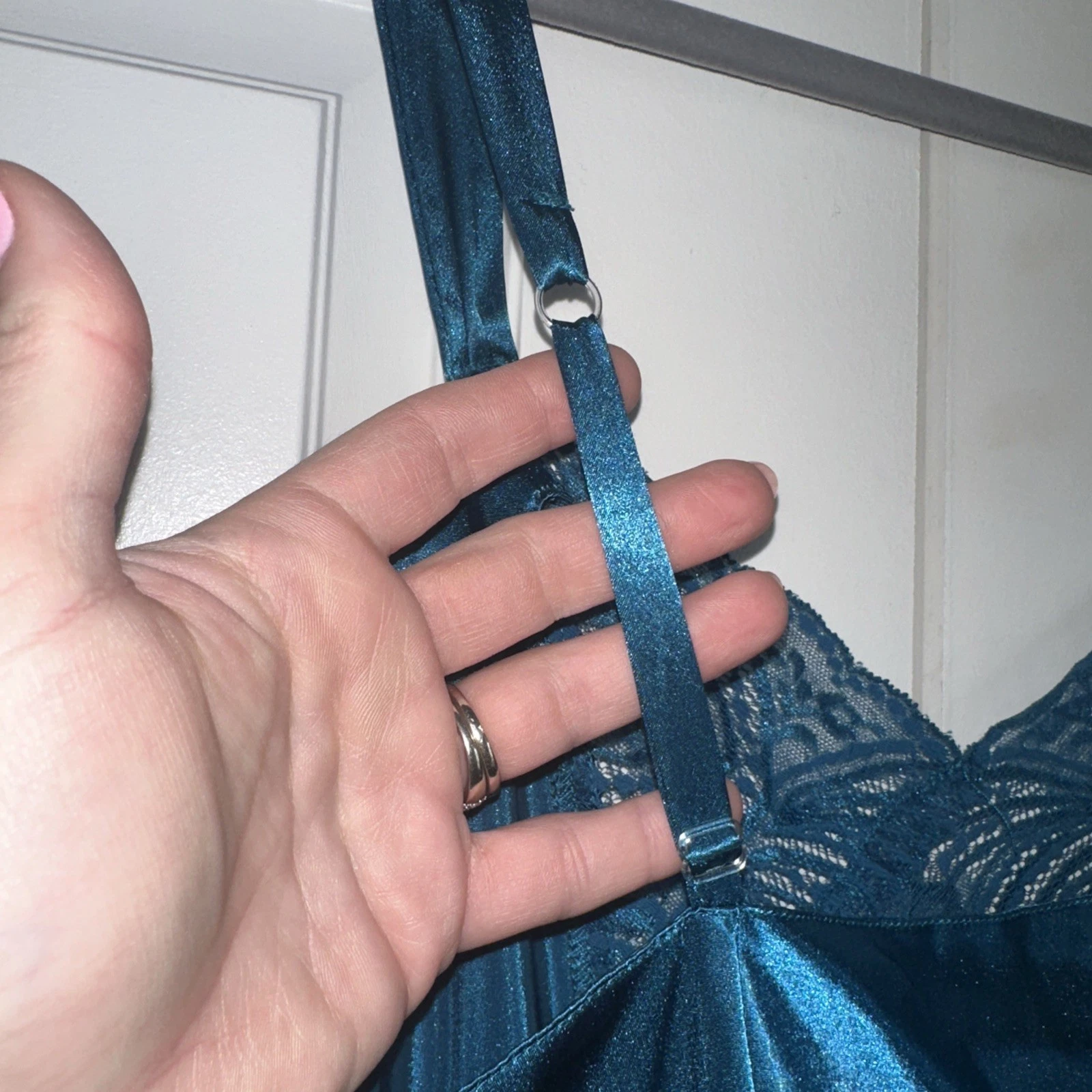 UNDERCOVER Camicia da notte lunga vintage anni 90 Victoria’s Secret slip dress etichetta oro acqua Y2K pizzo