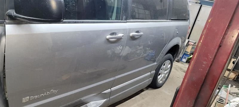 2018 Dodge Caravan Muffler - Image 3 of 4