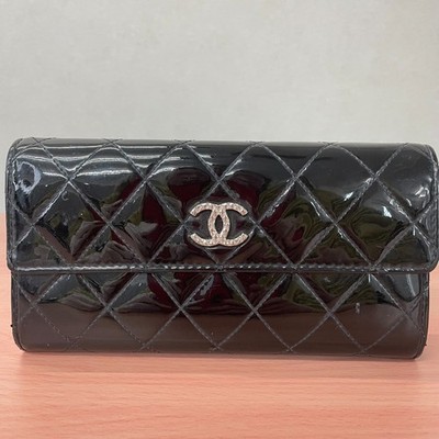 Auth CHANEL Brilliant Matelasse Coco Mark Wallet Patent Leather Made in Italy
