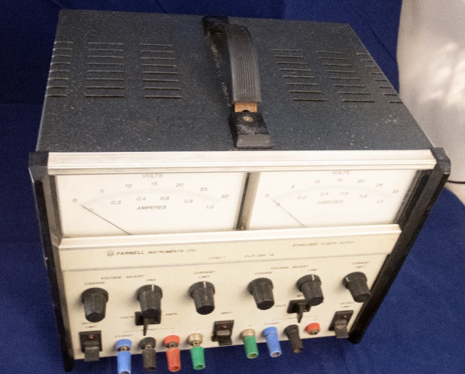 Farnell LT30-1 Twin Output Linear Bench Power Supply – Dual 0–30V 1A CV/CC - Image 3 of 4
