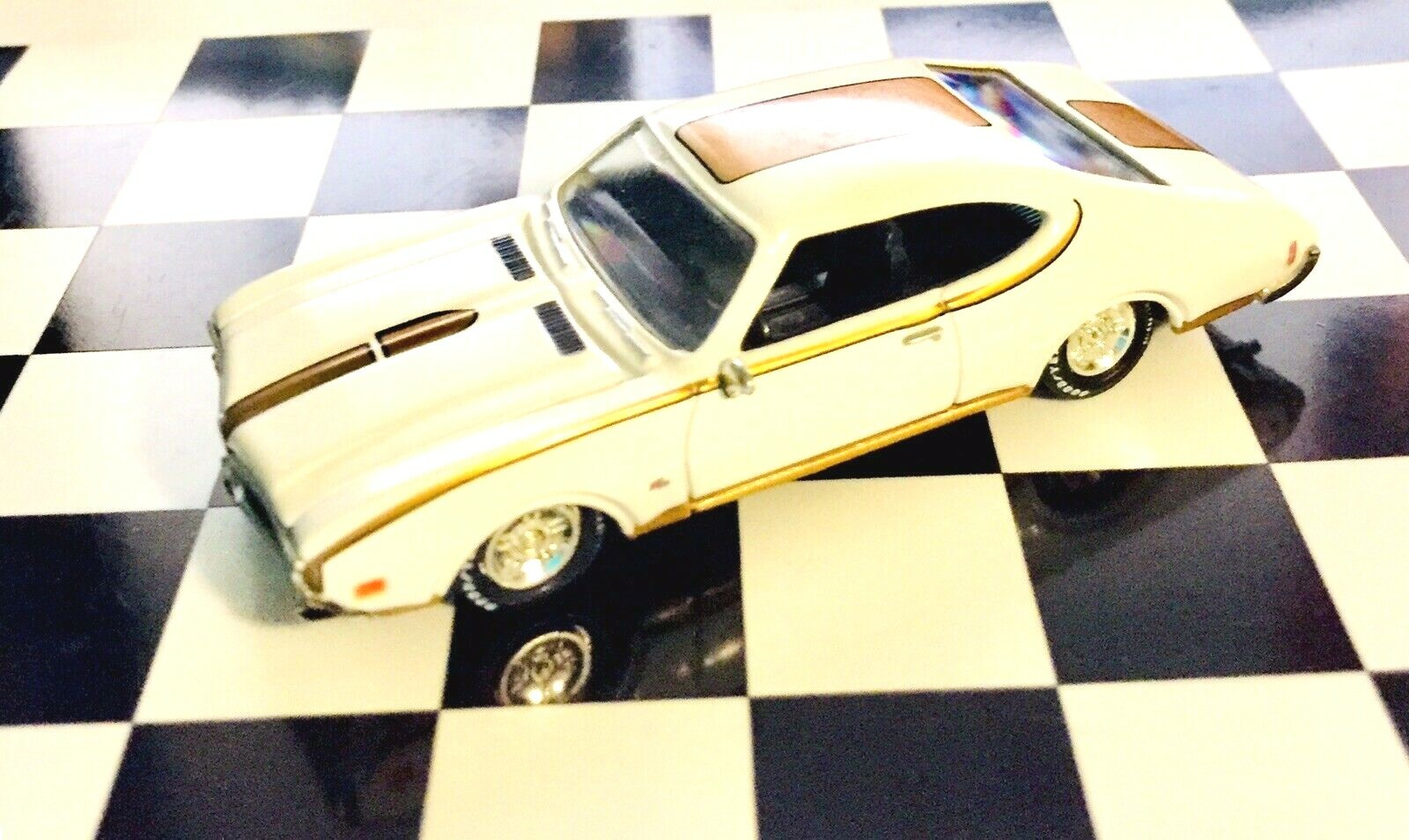 🏁 RACING CHAMPIONS 1969 White/Gold Oldsmobile 442 🏁