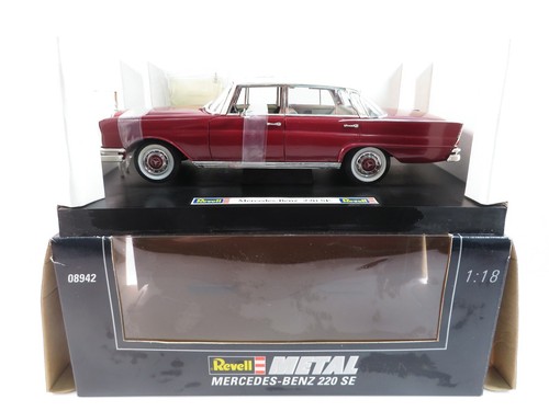 1:18 Revell 08942 Mercedes Benz 220 SE #A1084