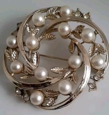 Vintage Faux pearl  Rhinestone Silvertone Open work Wreath Brooch/pin