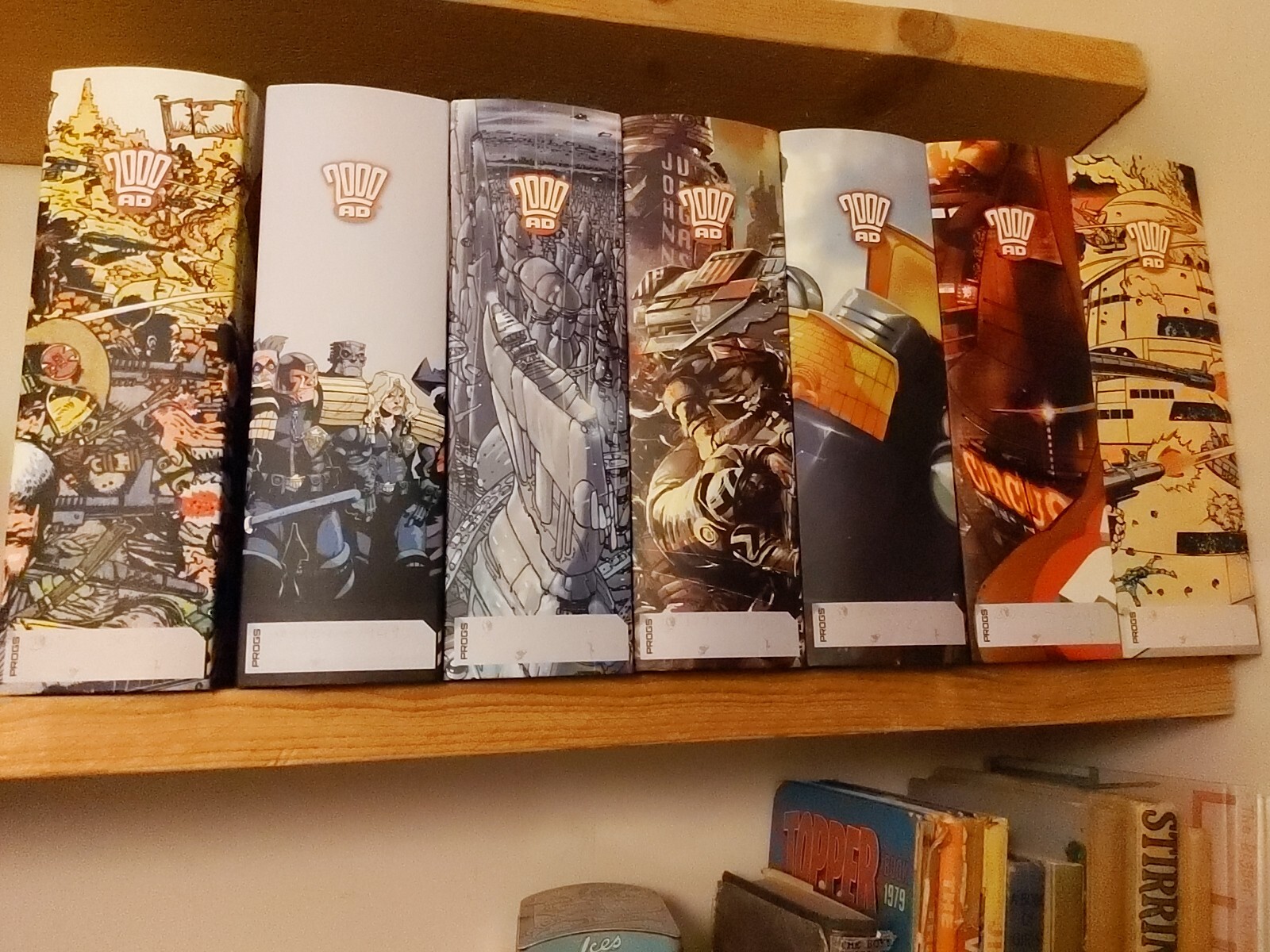 2000AD 19152301 & Megazine 357448 + Loads Of Specials And Binders