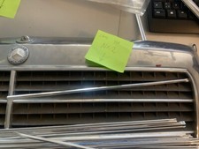 ORIGINAL Leiste waagerecht  Zierleiste Zierstab für Mercedes W124 Kühlergrill