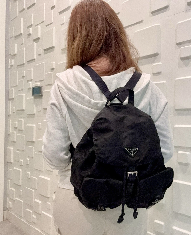 Auténtico bolso mochila pequeña de nailon negro PRADA Foto 2 de 4