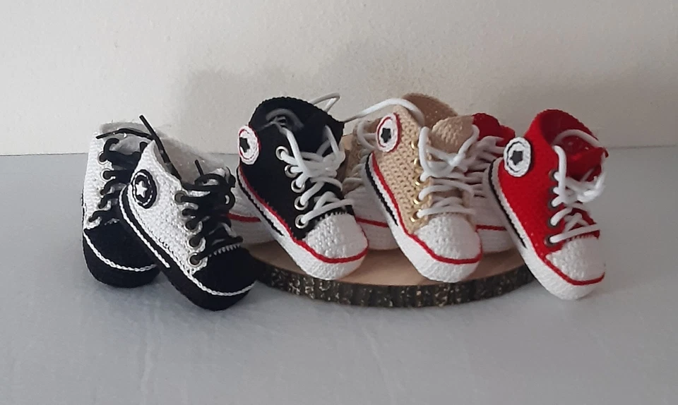 Scarpine neonati, cotone oeko-tex ,uncinetto. sneaker, benvenuto, battesimo - Immagine 3 di 4