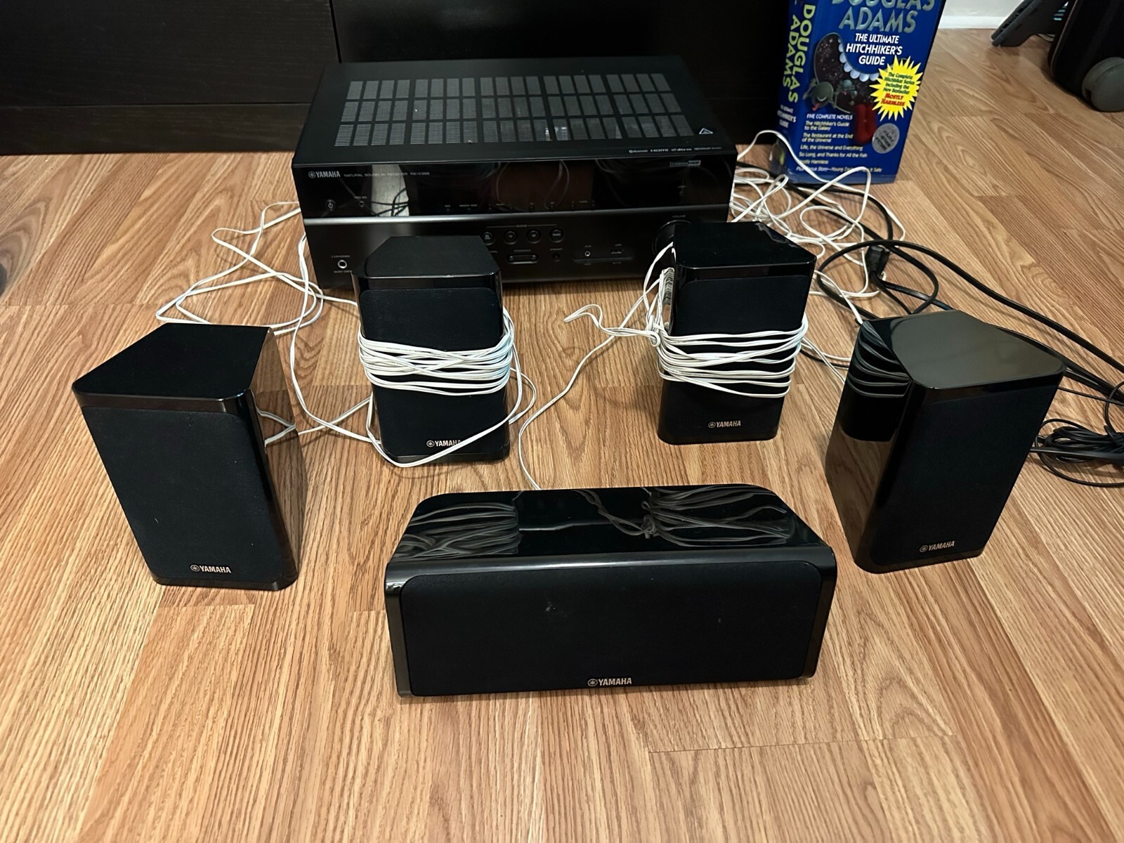Yamaha Home Theater Surround Sound Speakers NS-B40 and NS-C40 Bundle/Black