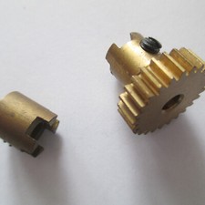 .M&auml;rklin  1Stck 10721 Ritzel mit Klauenkupplung 14 mm Durchm. 14 Z&auml;hne