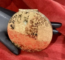 VTG 80S NOS, NINA RICCI UNUSED DOVES AND FLORAL GOLD/BRASS LOVELY MINT COMPACT