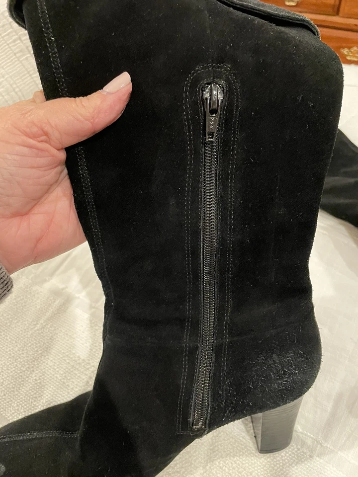 "Botas de cuero de gamuza negras Apostrophe 3,5"" tacón de madera cremallera lateral talla 8M usadas en excelente estado" Foto 2 de 4