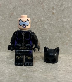 Lego DC Super Heroes Minifigure Catwoman, Purple Lips 6858 (v2)!