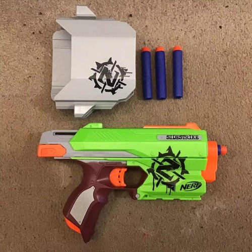 Nerf Sidestrike Blaster mit Holster - Side Strike N-Strike Zombie Strike