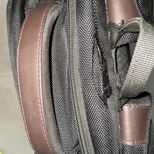 Mochila de negocios Samsonite Kombi, negra/marrón, 17,5 X 12 X 7 pulgadas - Imagen 2 de 5